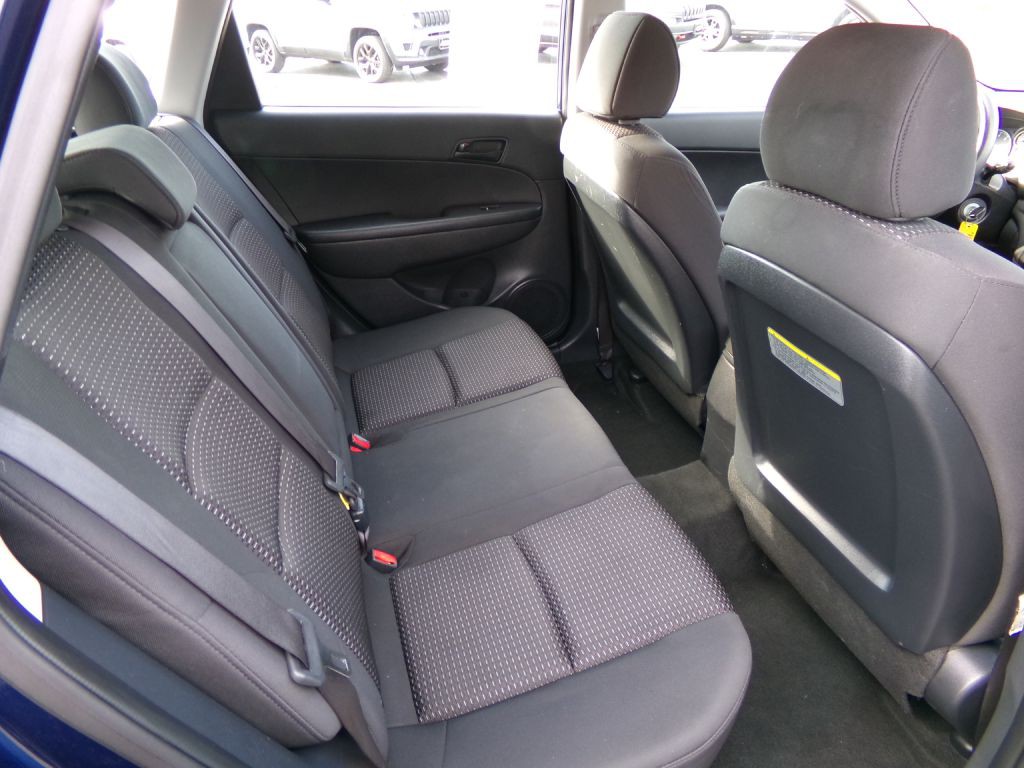 2012 Hyundai Elantra Image 28