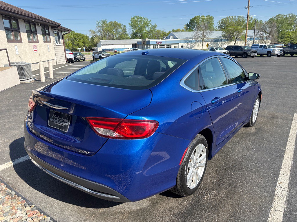 2015 Chrysler 200 Image 3