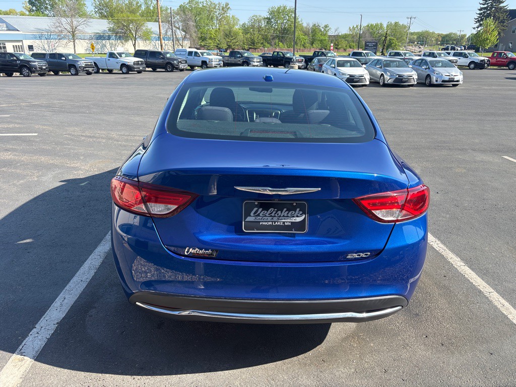 2015 Chrysler 200 Image 4