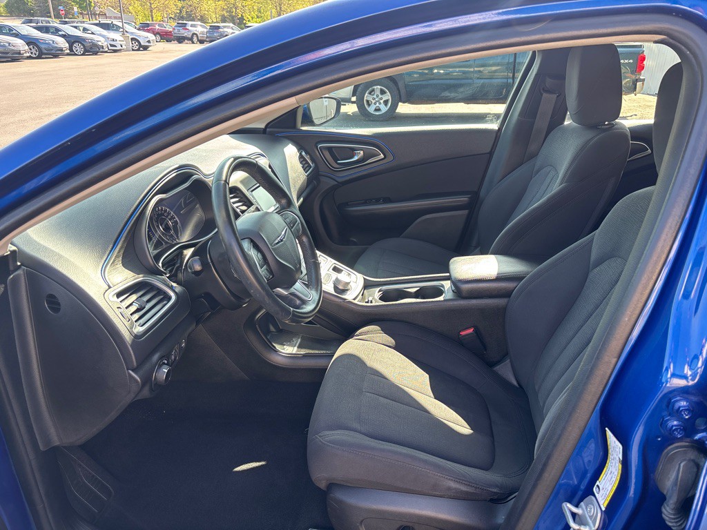 2015 Chrysler 200 Image 12