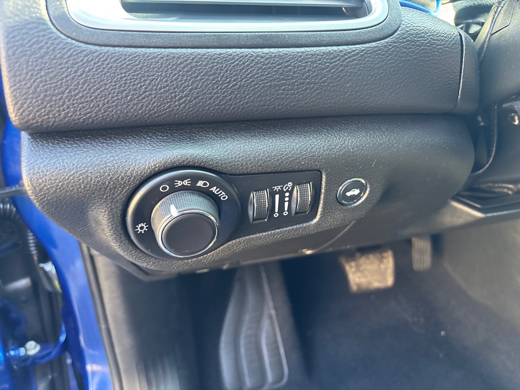 2015 Chrysler 200 Image 14