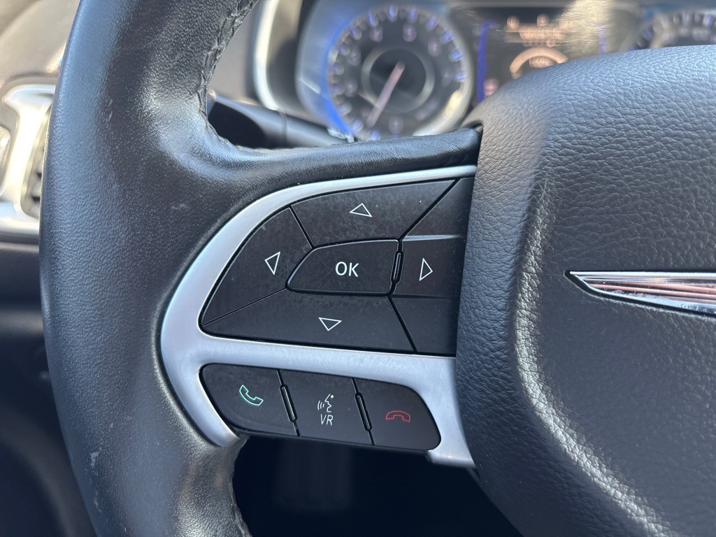 2015 Chrysler 200 Image 16