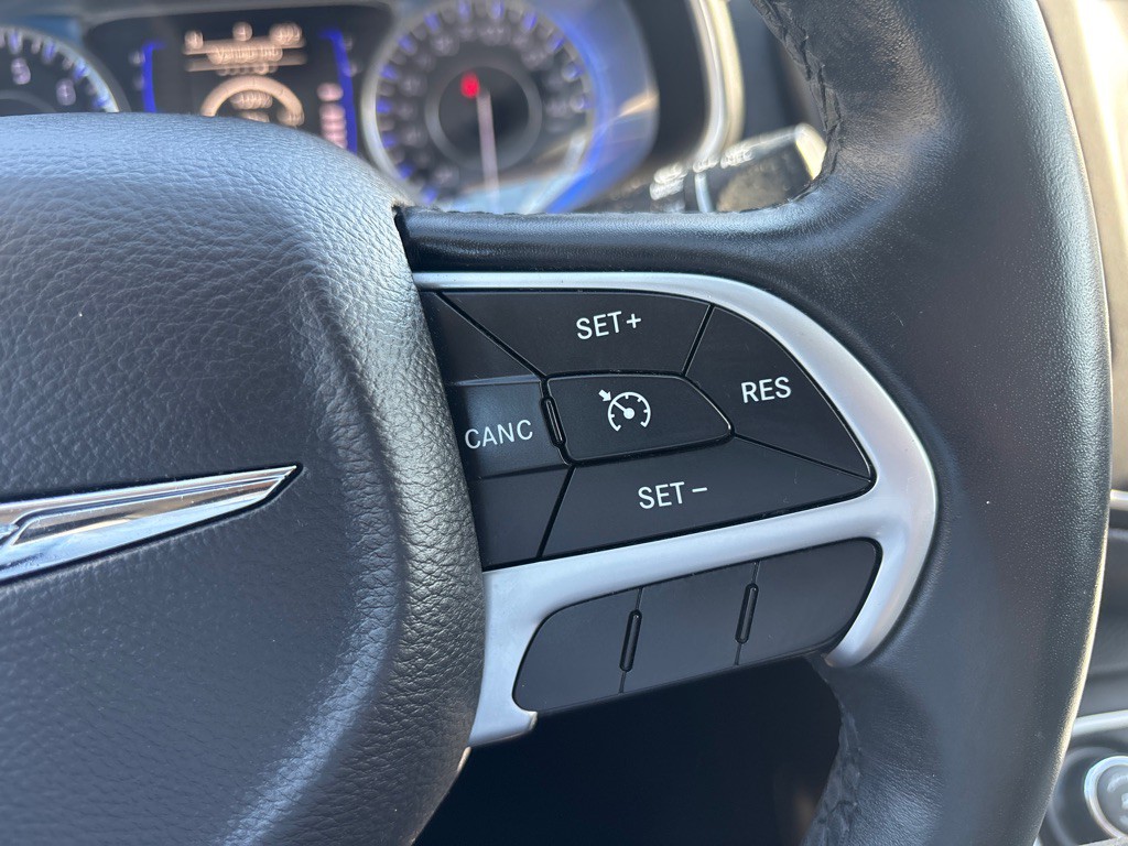 2015 Chrysler 200 Image 17