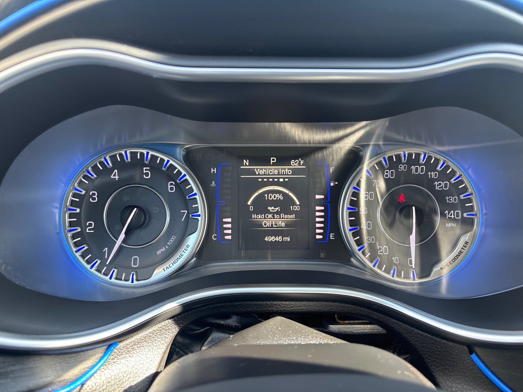 2015 Chrysler 200 Image 18