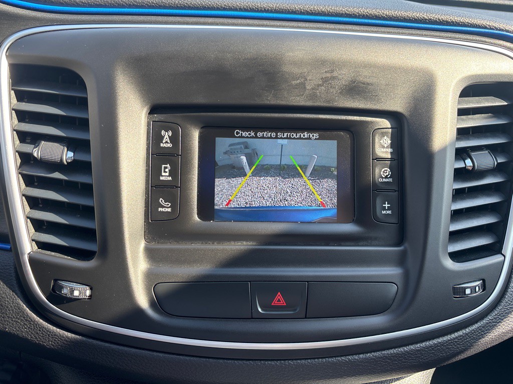 2015 Chrysler 200 Image 21