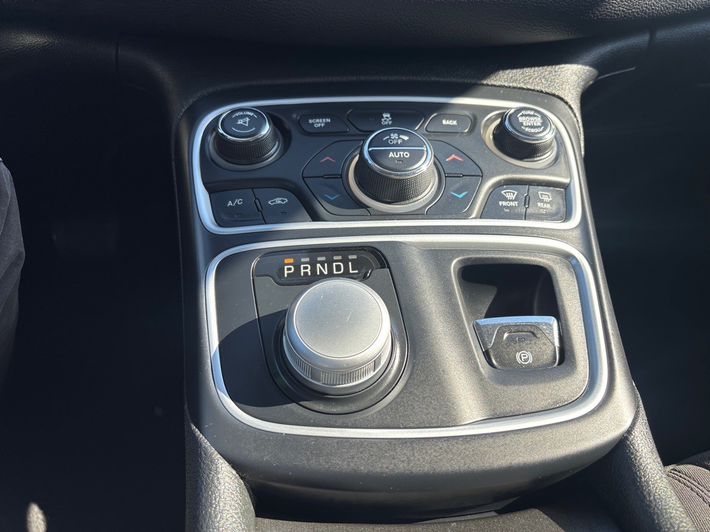 2015 Chrysler 200 Image 24