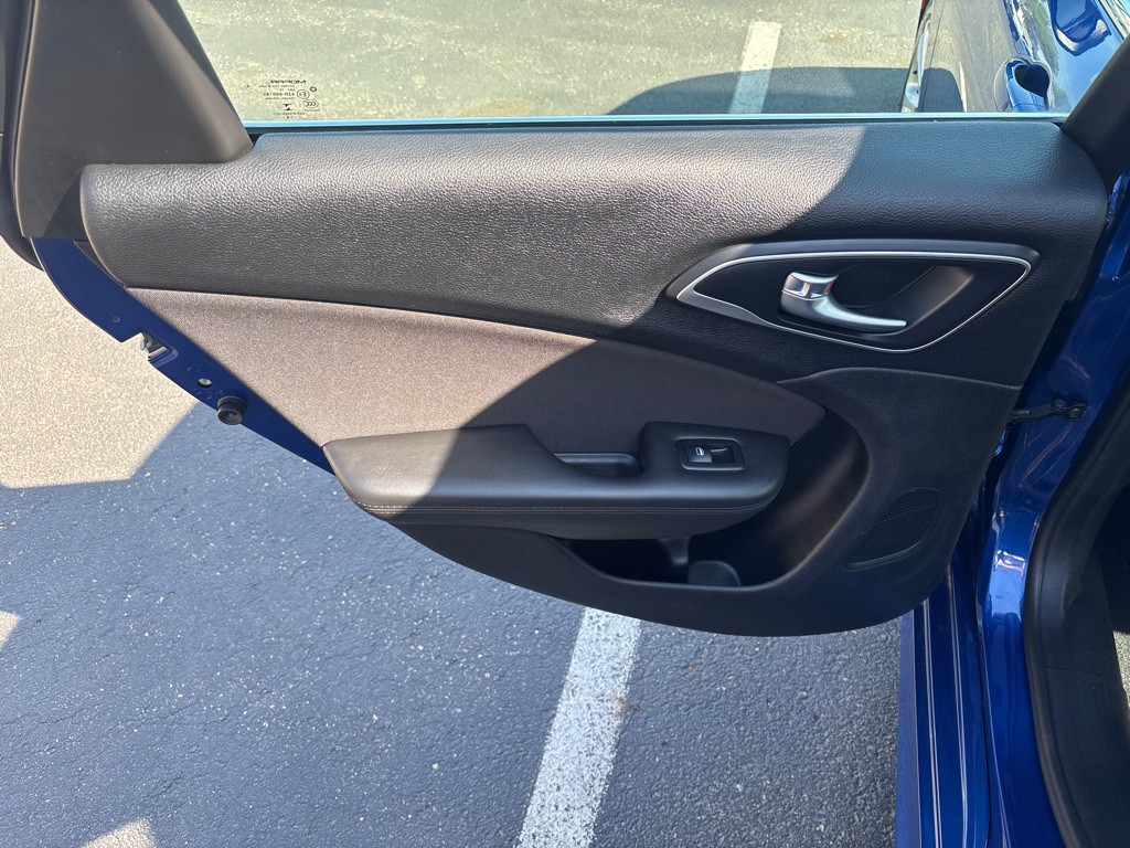 2015 Chrysler 200 Image 29