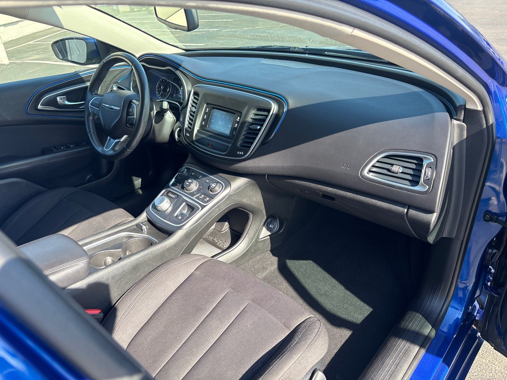 2015 Chrysler 200 Image 35