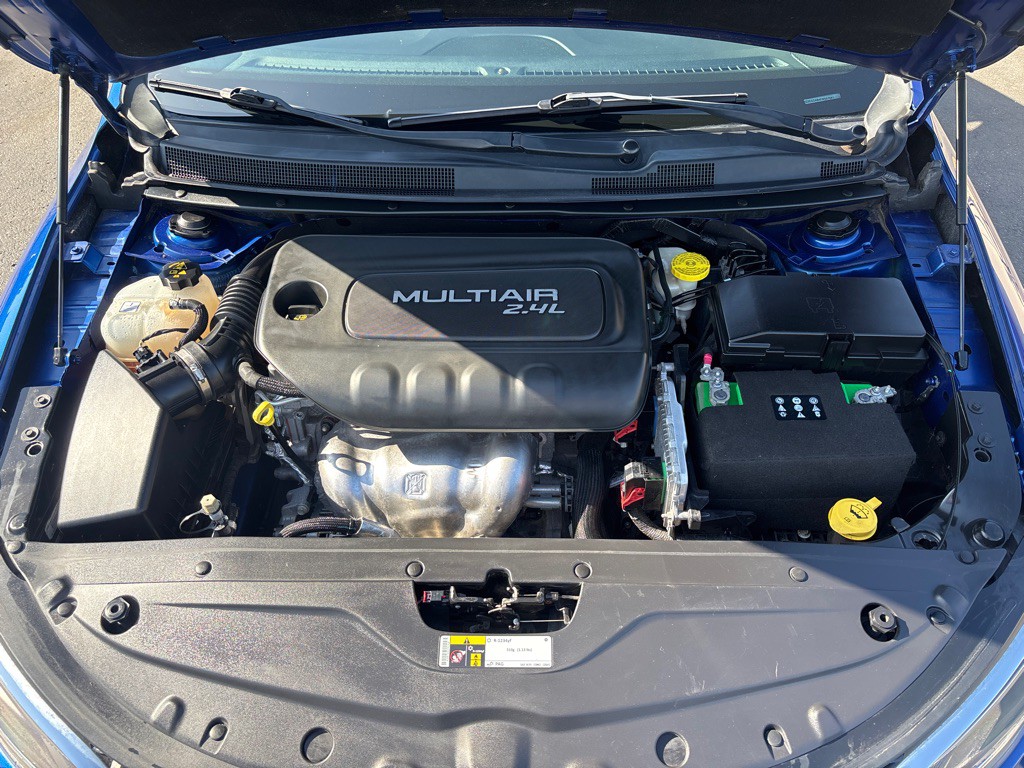 2015 Chrysler 200 Image 36
