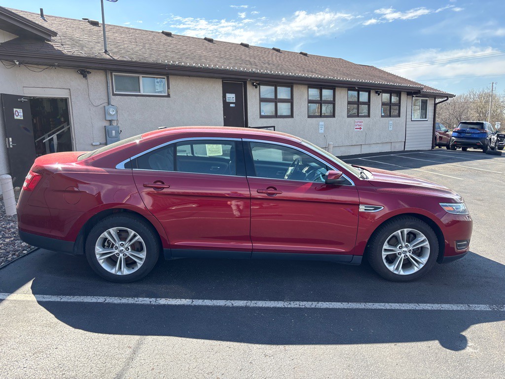2018 Ford Taurus Image 2