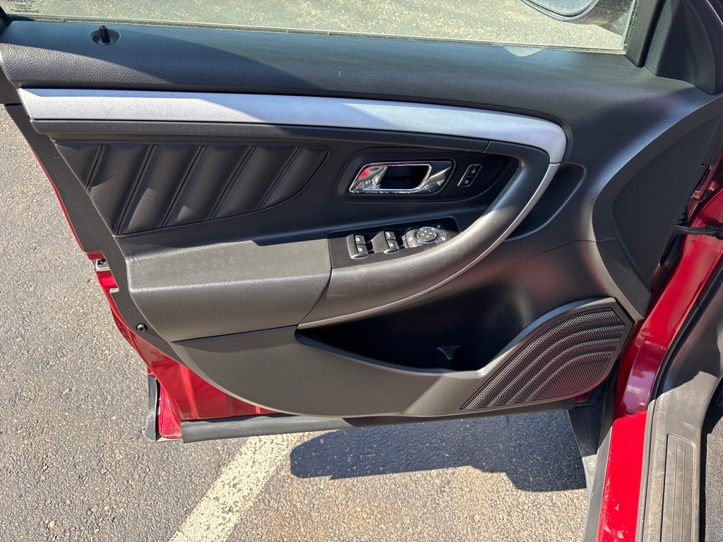 2018 Ford Taurus Image 9