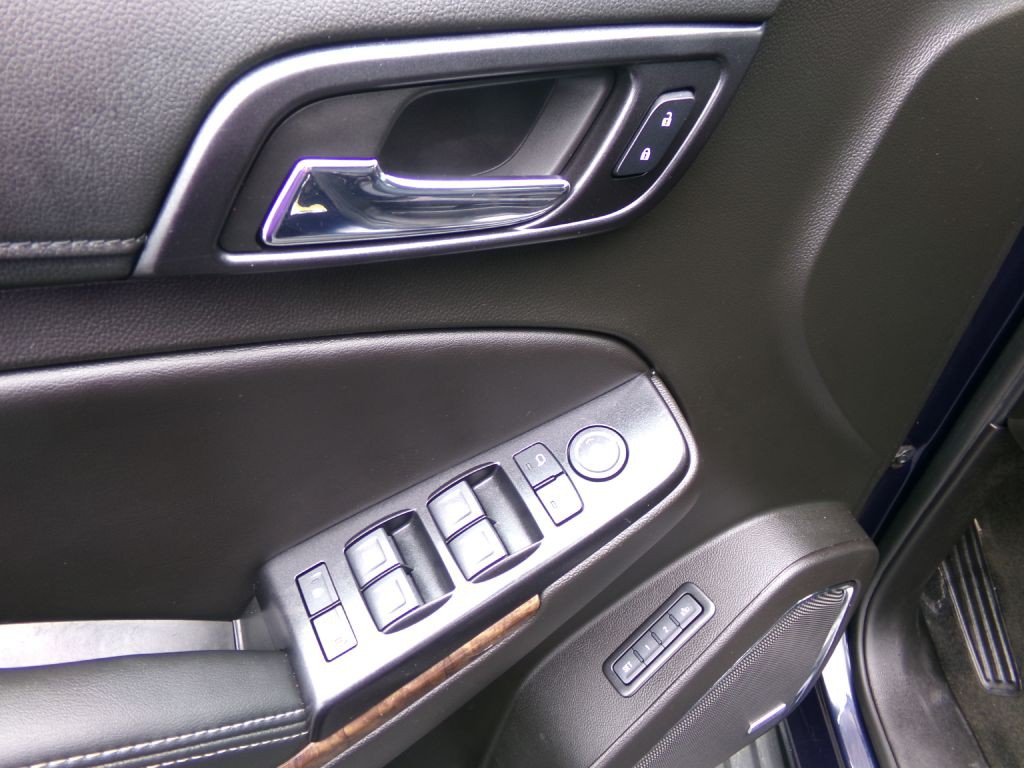 2018 Chevrolet Suburban Image 16