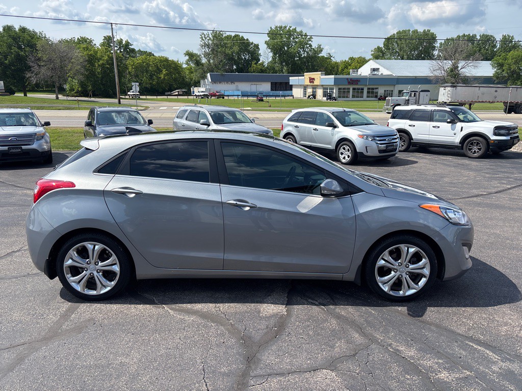 2015 Hyundai Elantra Image 2
