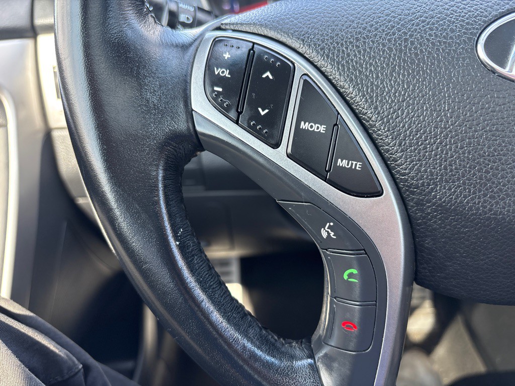 2015 Hyundai Elantra Image 16