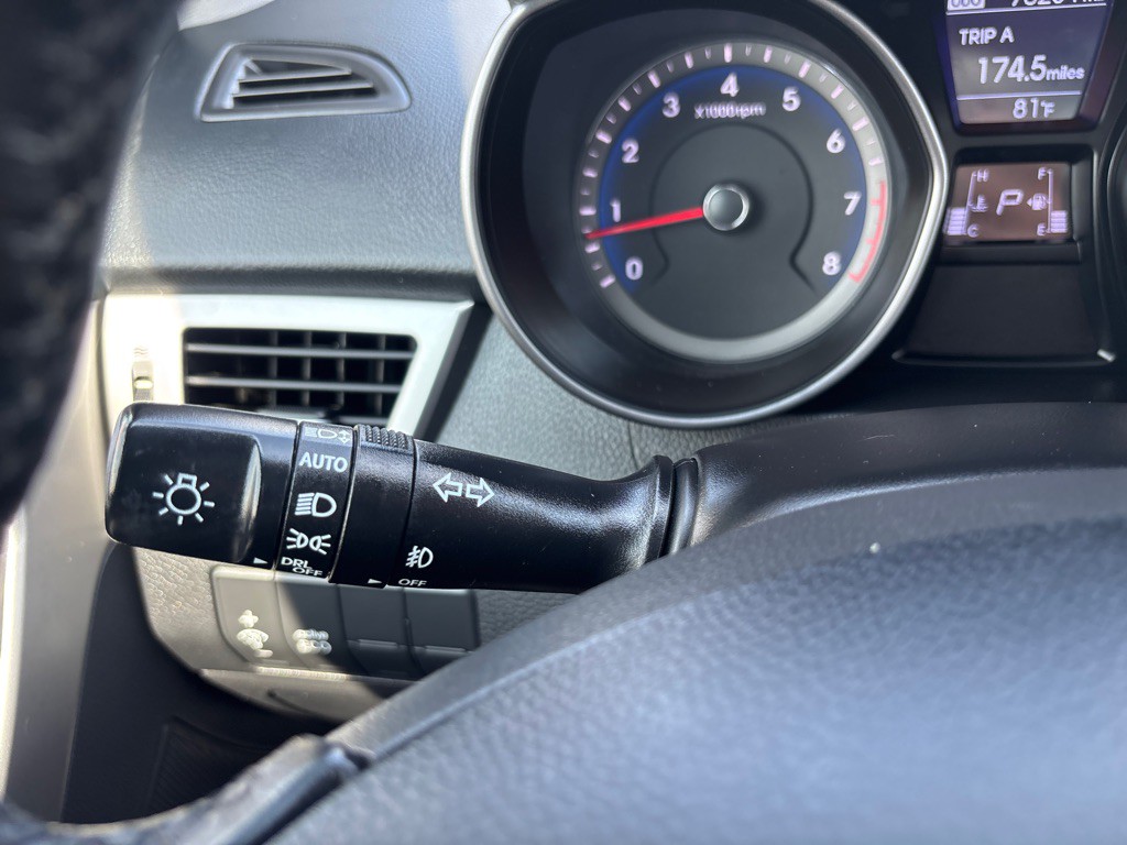 2015 Hyundai Elantra Image 18
