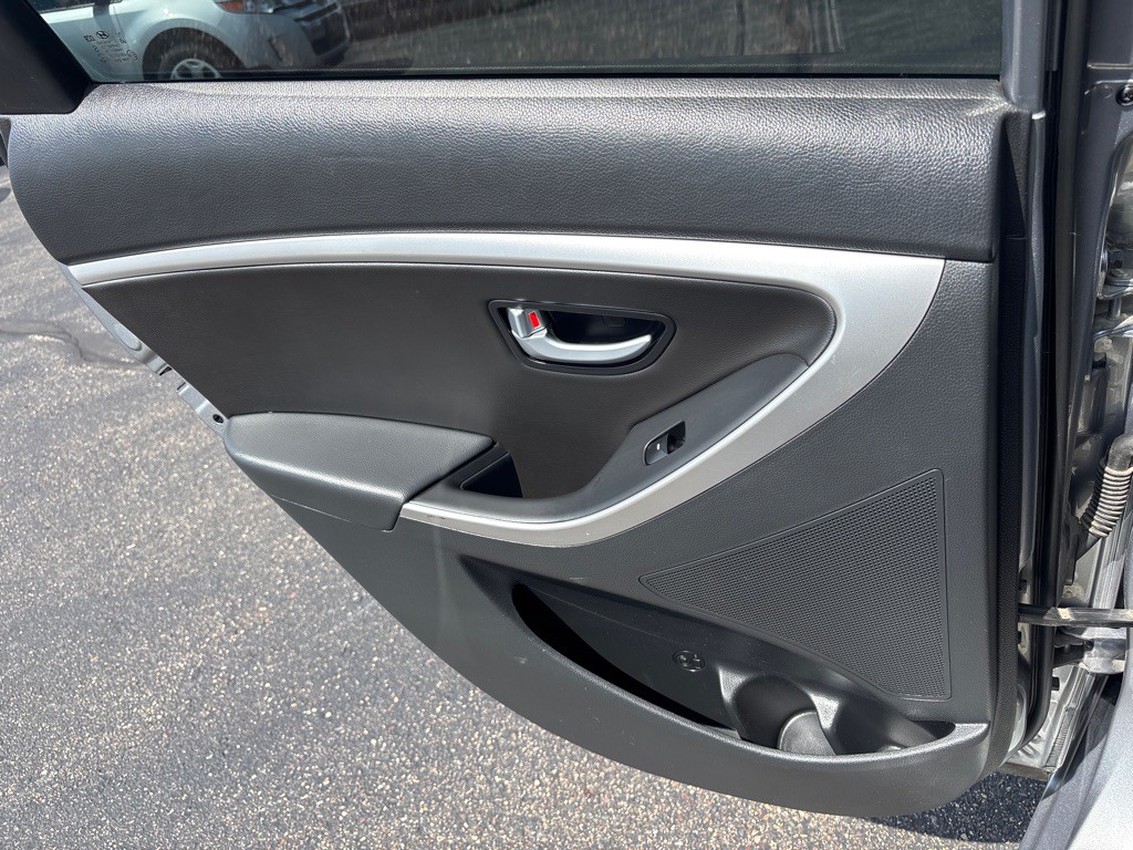 2015 Hyundai Elantra Image 31