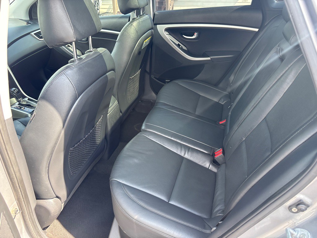 2015 Hyundai Elantra Image 32