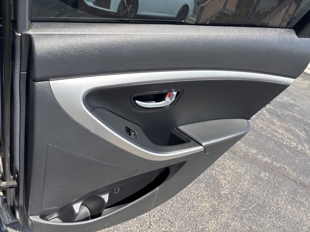 2015 Hyundai Elantra Image 34