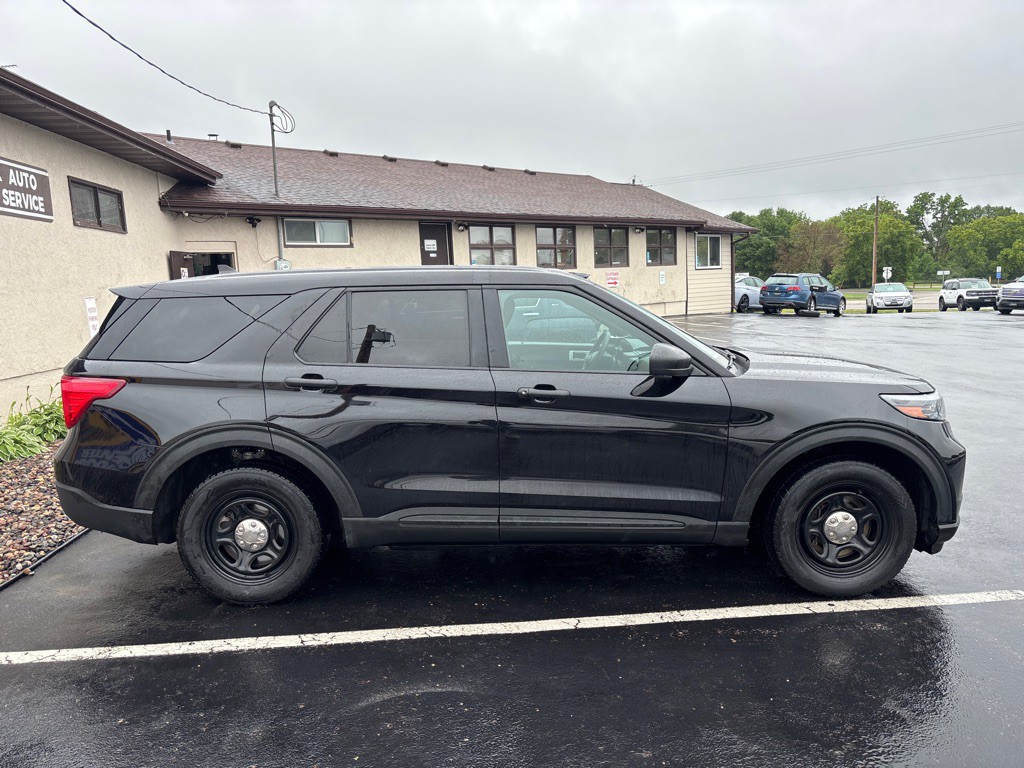 2021 Ford Explorer Image 2