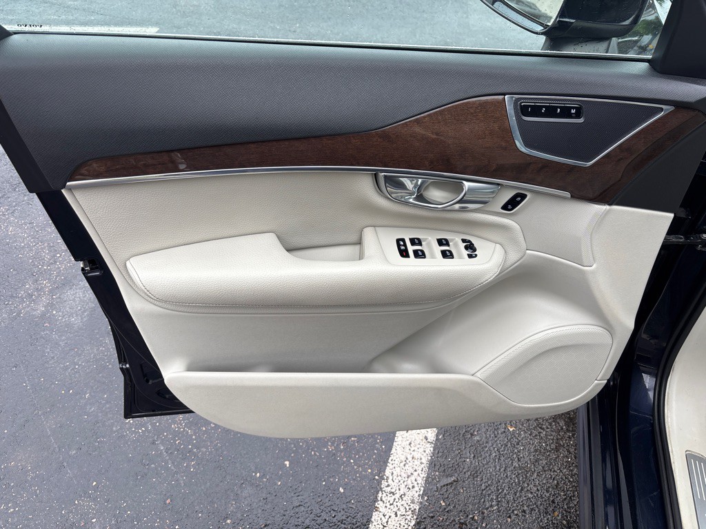 2016 Volvo XC90 Image 9