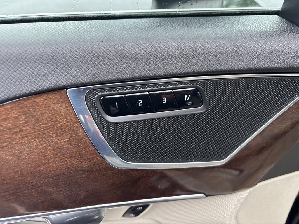 2016 Volvo XC90 Image 10