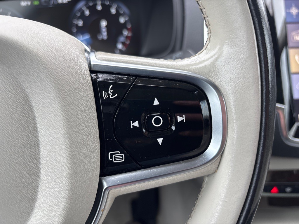 2016 Volvo XC90 Image 17