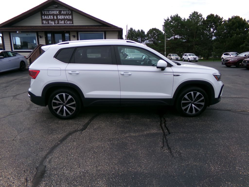 2023 Volkswagen Taos Image 2