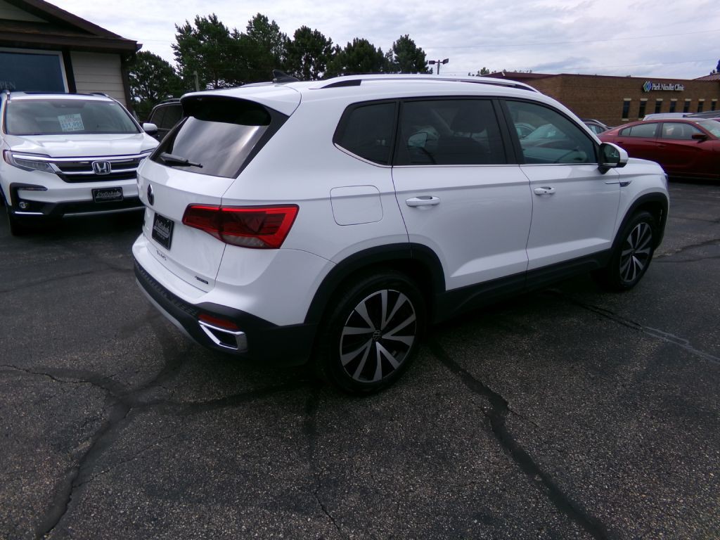 2023 Volkswagen Taos Image 3