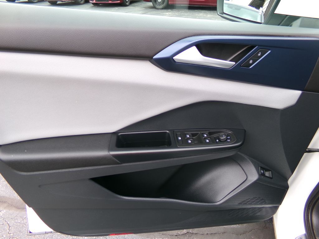 2023 Volkswagen Taos Image 11