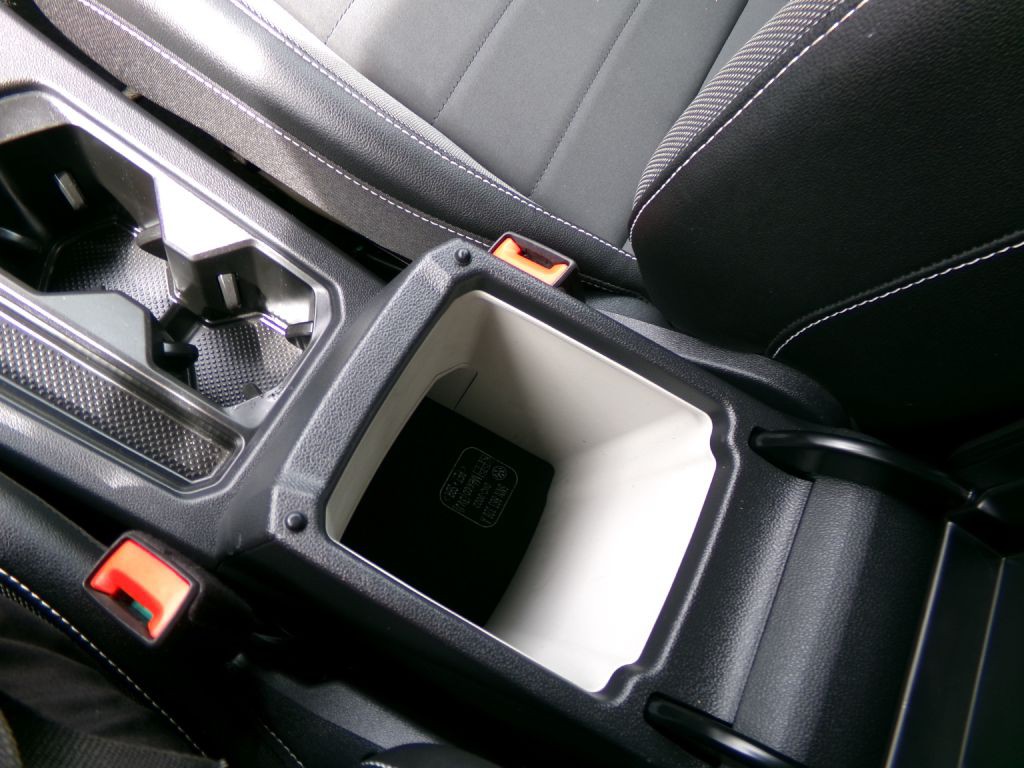 2023 Volkswagen Taos Image 32