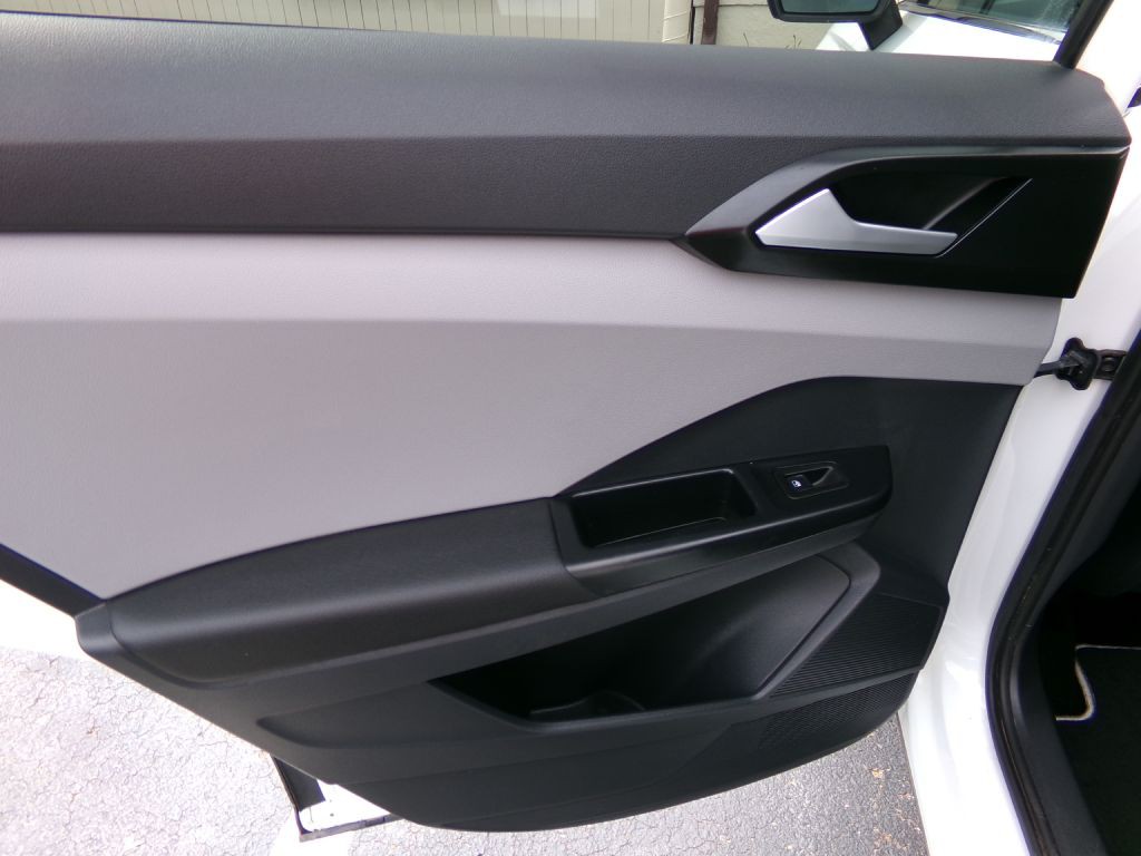 2023 Volkswagen Taos Image 33