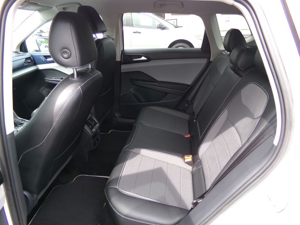 2023 Volkswagen Taos Image 34
