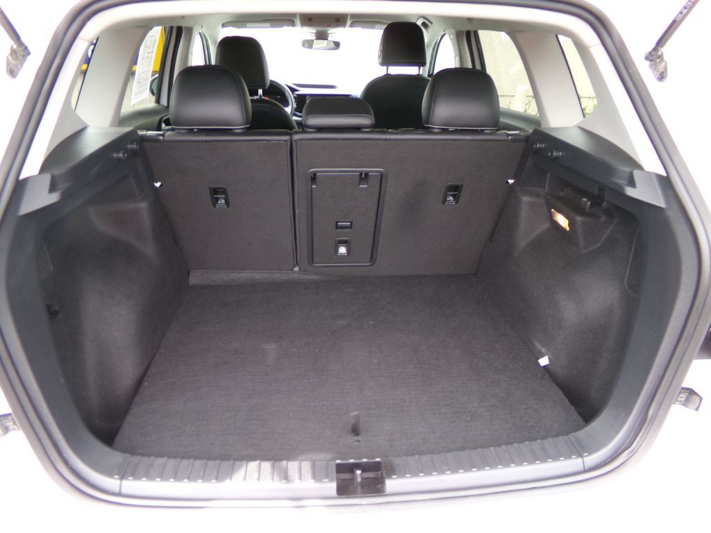 2023 Volkswagen Taos Image 37