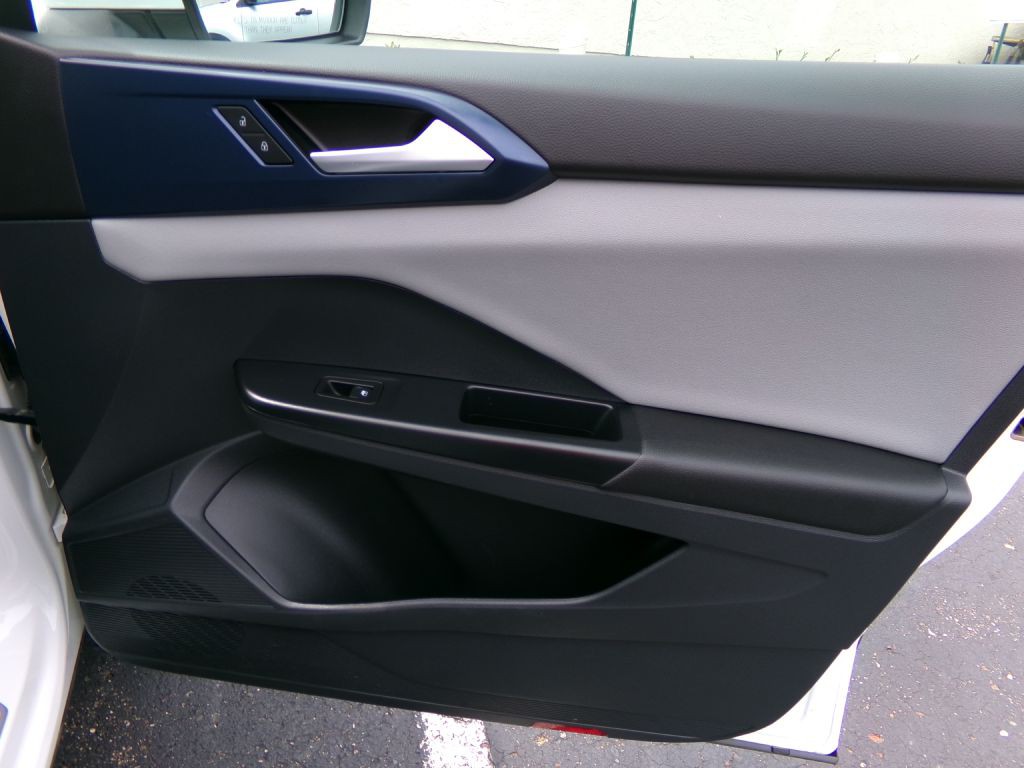 2023 Volkswagen Taos Image 38