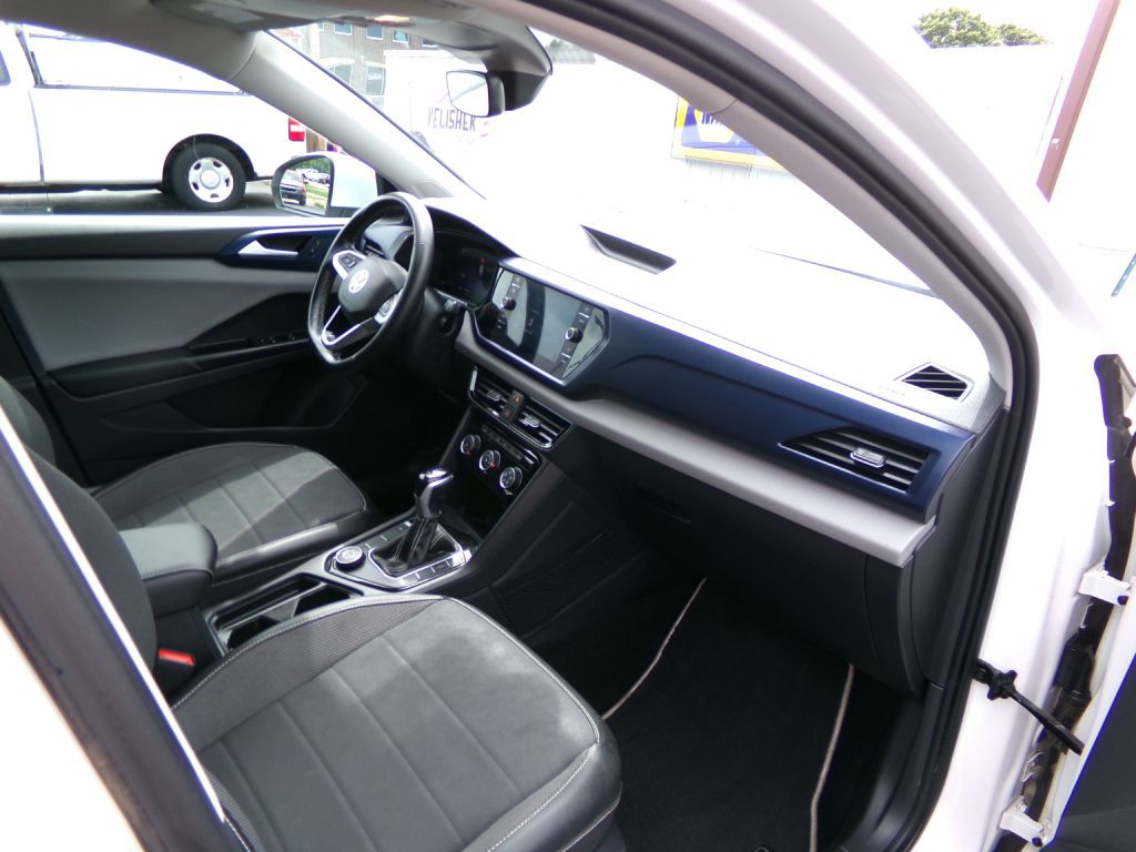 2023 Volkswagen Taos Image 40