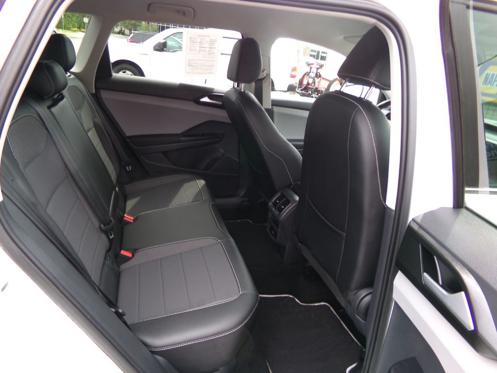 2023 Volkswagen Taos Image 43