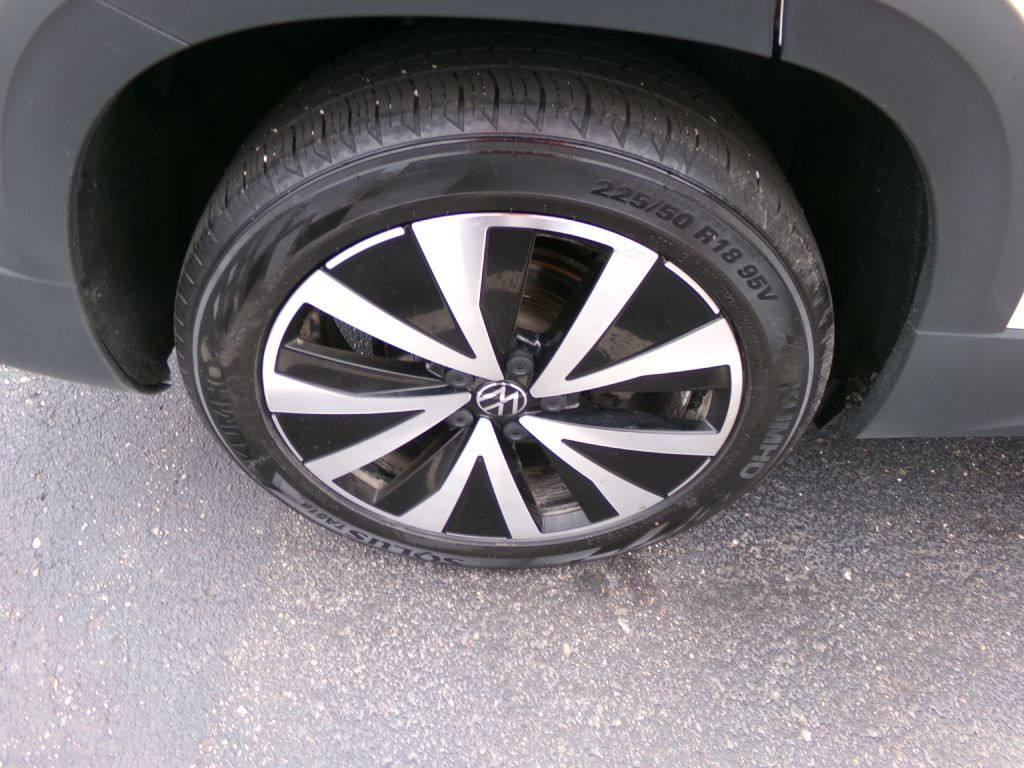 2023 Volkswagen Taos Image 46
