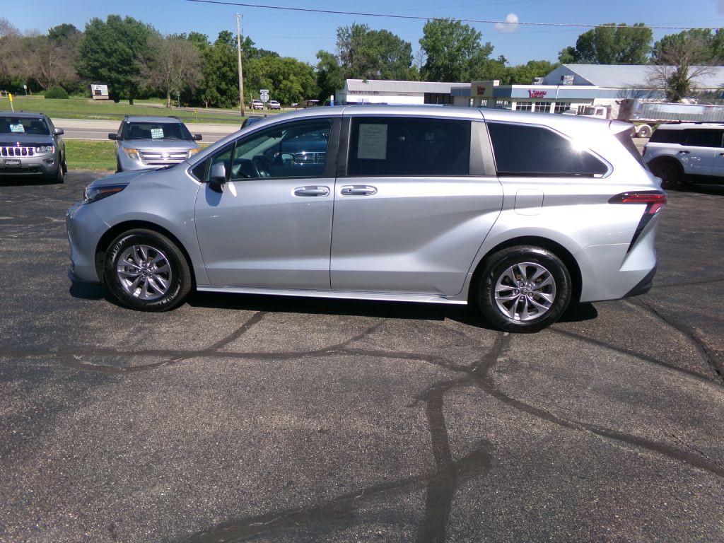 2022 Toyota Sienna Image 7