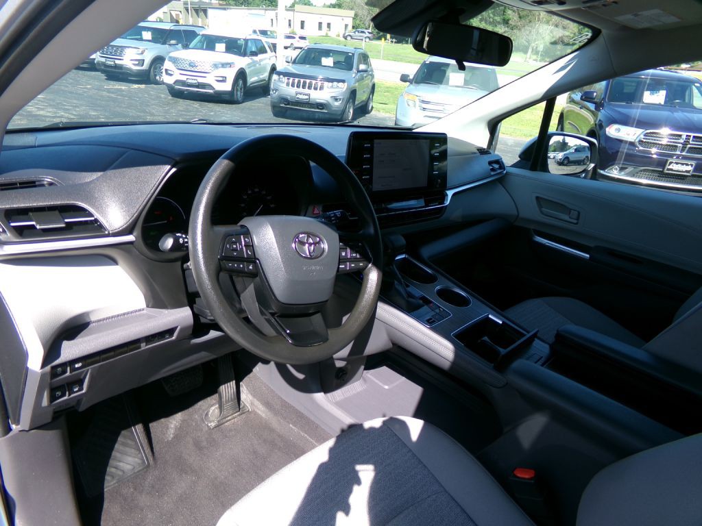2022 Toyota Sienna Image 12