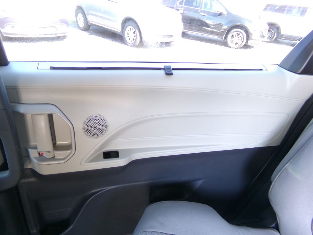 2022 Toyota Sienna Image 38