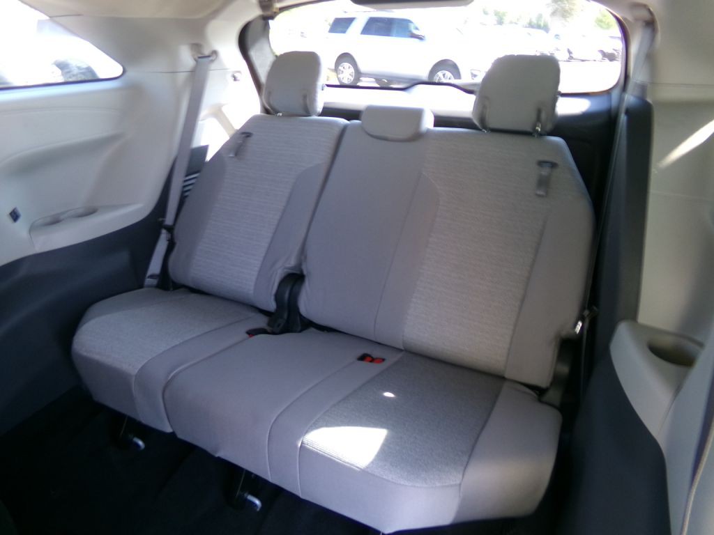 2022 Toyota Sienna Image 40
