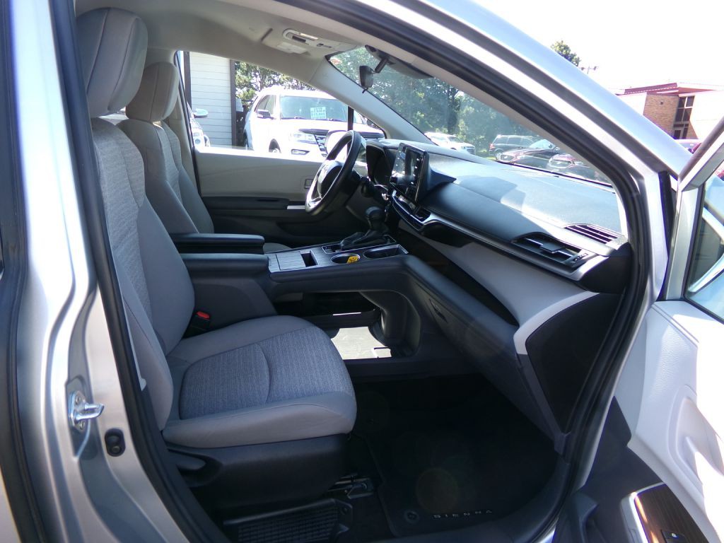 2022 Toyota Sienna Image 45