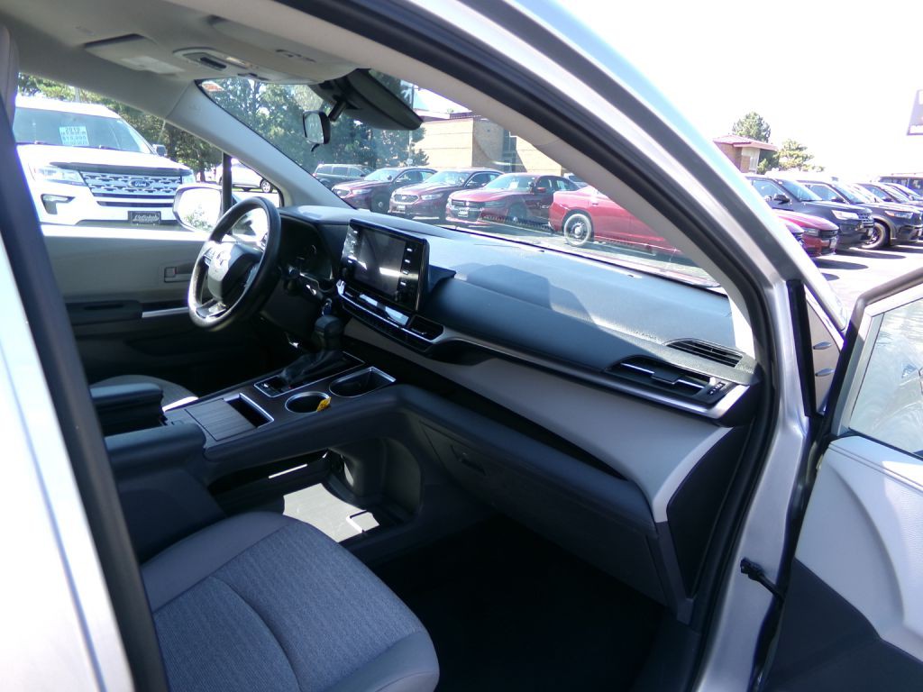 2022 Toyota Sienna Image 46