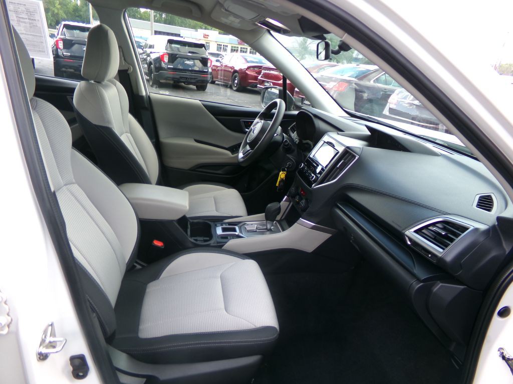 2023 Subaru Forester Image 38
