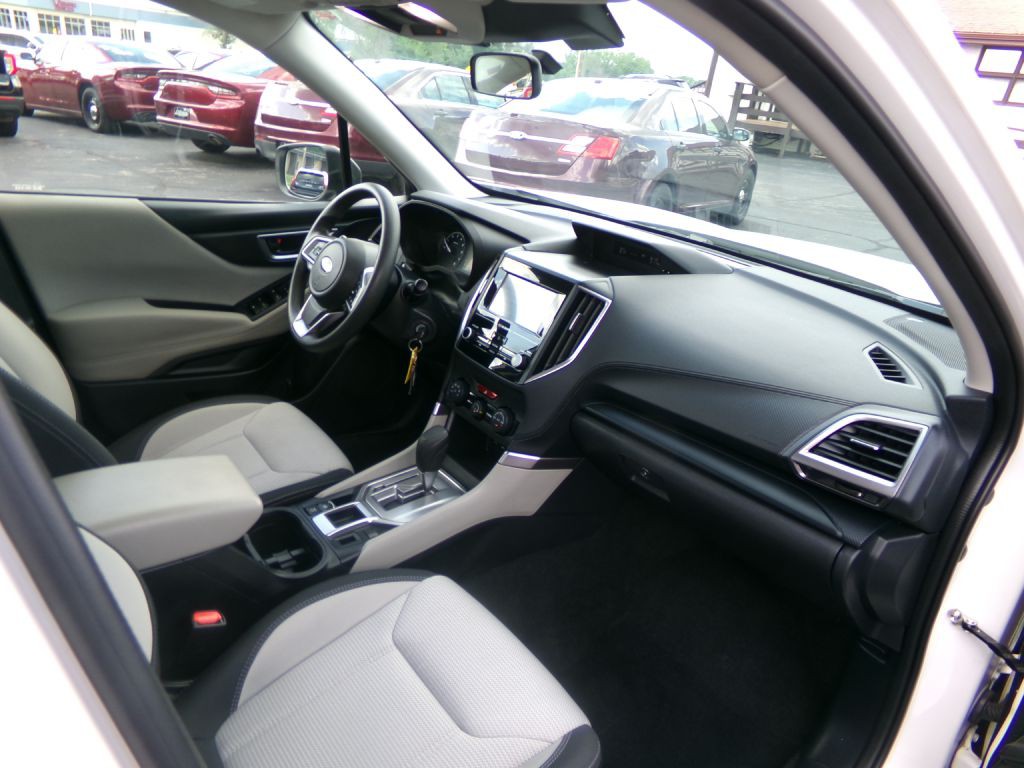 2023 Subaru Forester Image 39