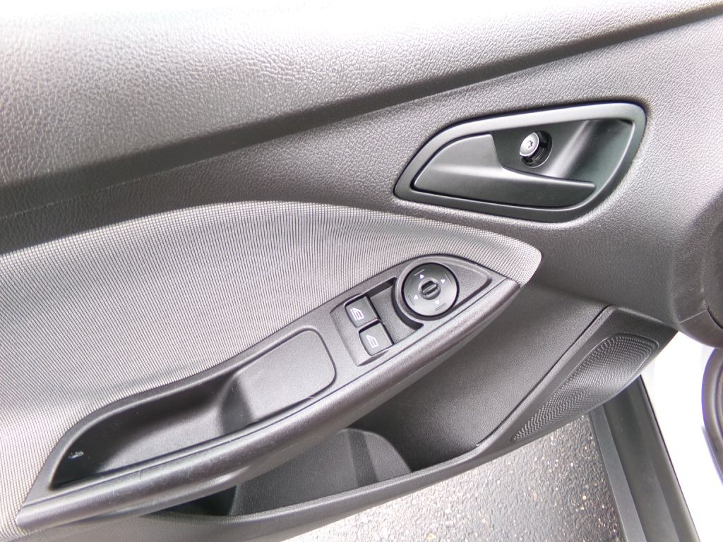 2013 Ford Focus Image 10