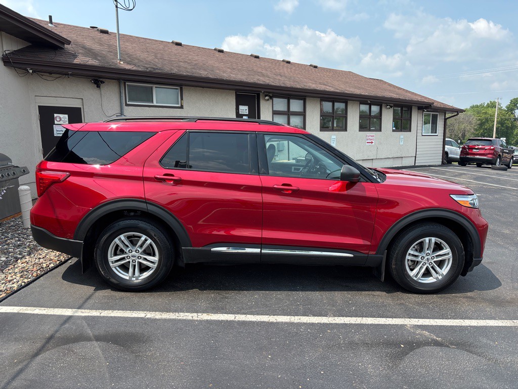 2021 Ford Explorer Image 2