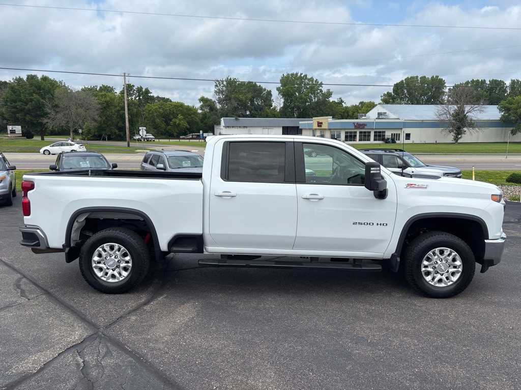 2020 Chevrolet Silverado 1500 Image 2