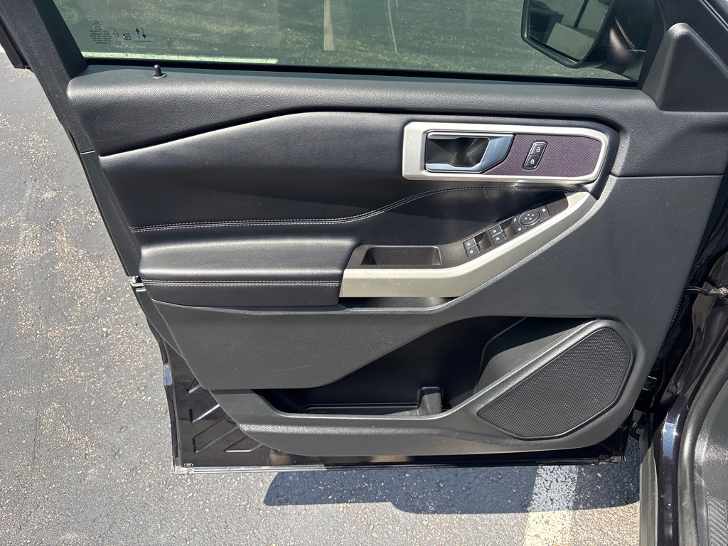 2021 Ford Explorer Image 9