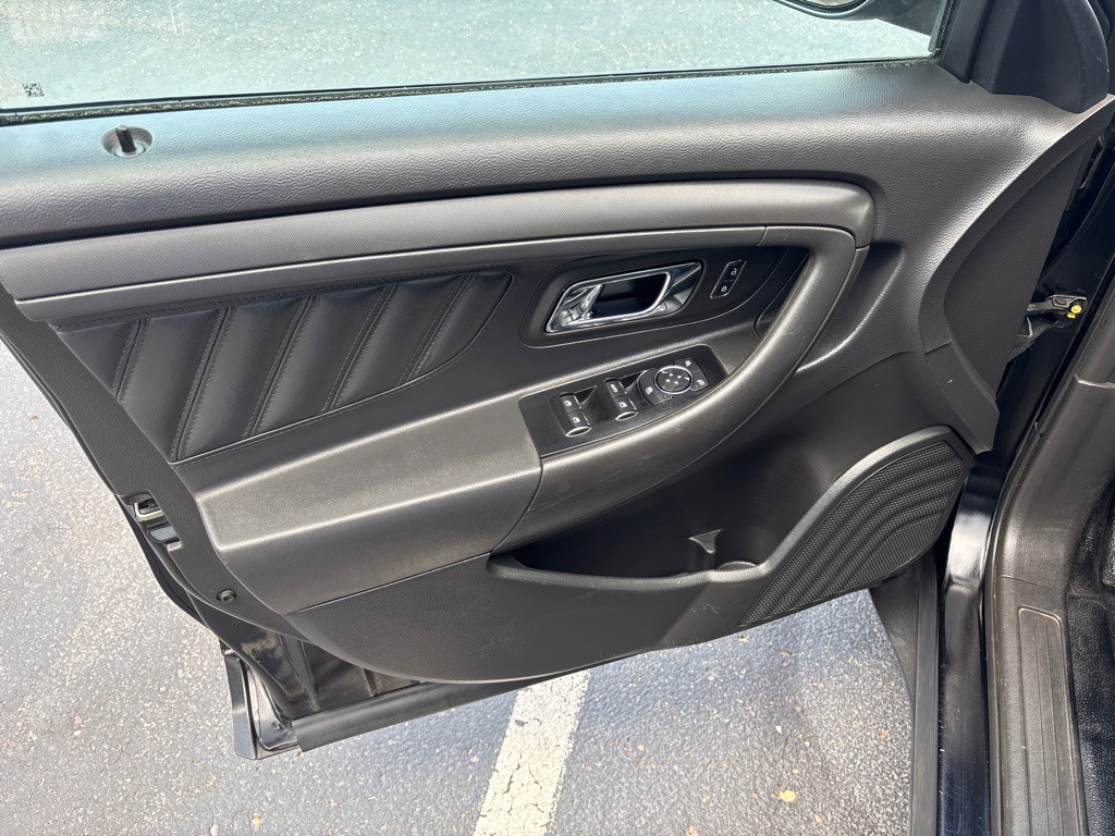 2018 Ford Taurus Image 9